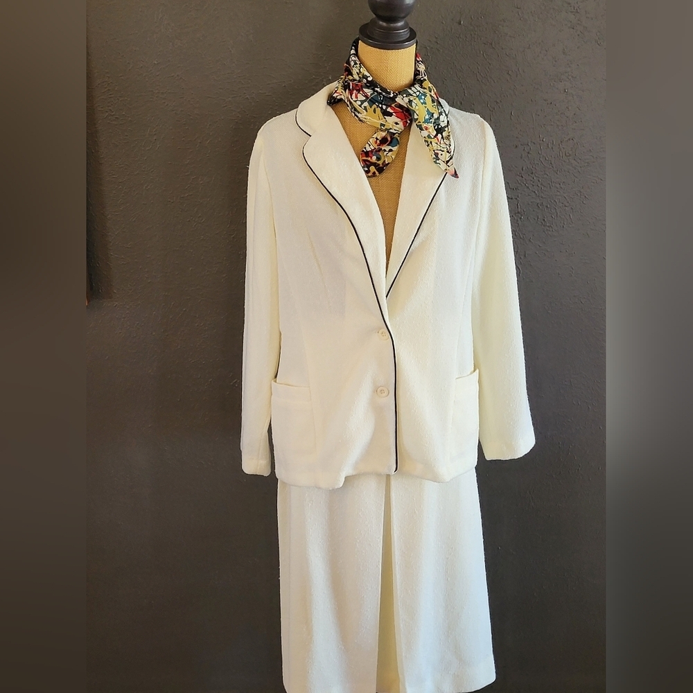 Center Stage 70s Ivory Polyester Textured Knit Skirt Suit Size Medium